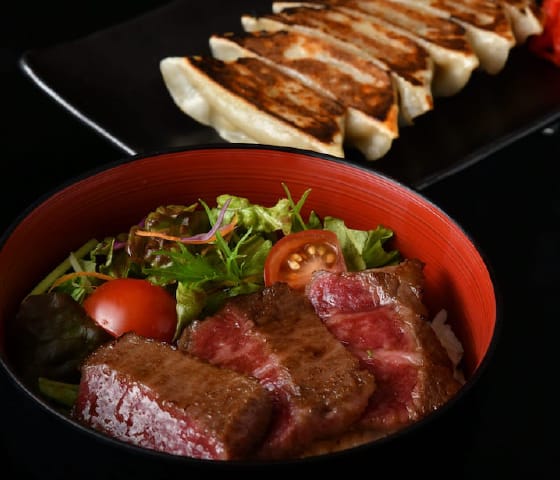 松阪牛ミニステーキ丼・焼餃子セット