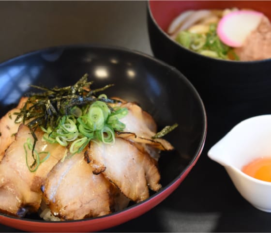 伊勢焼豚のチャーシュー丼とミニ伊勢うどん