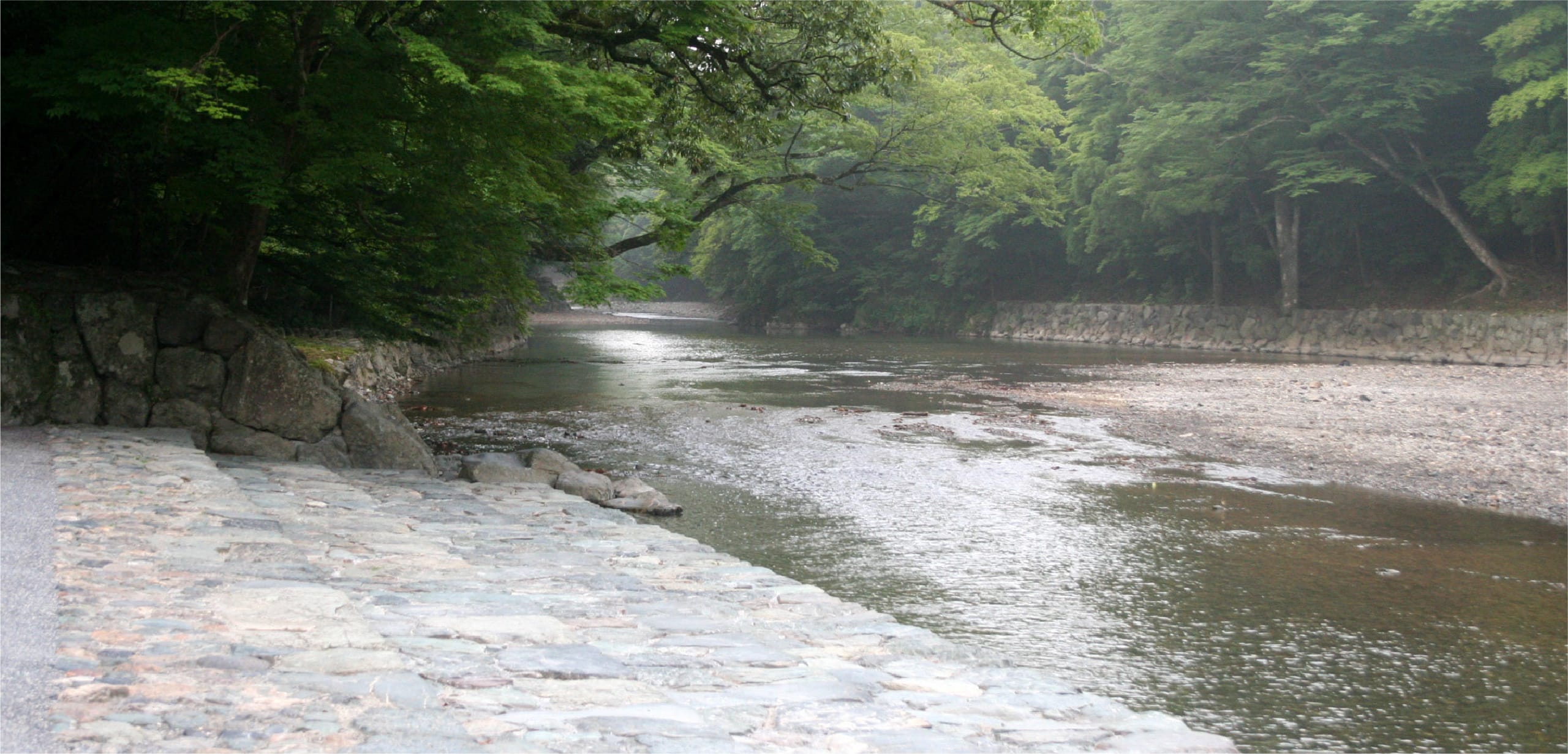 御手洗場 夏