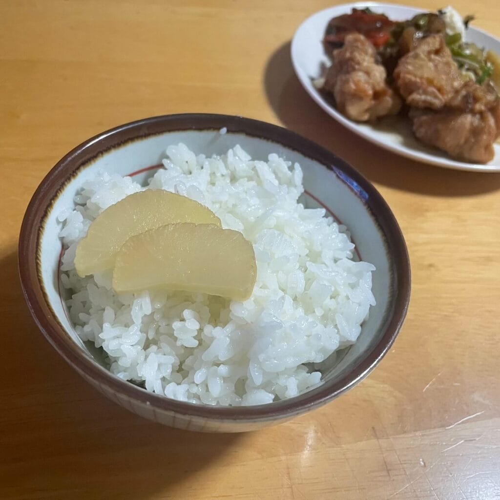 ご飯と伊勢たくあん　今日の晩ご飯