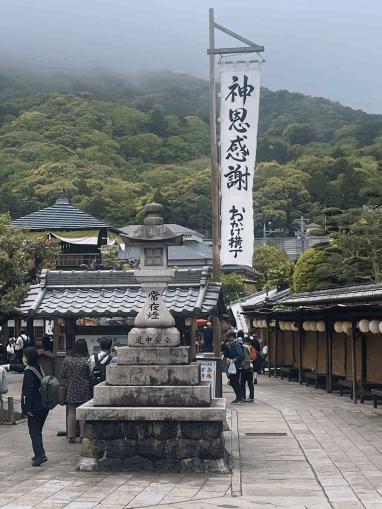 おかげ横丁入口　常夜灯