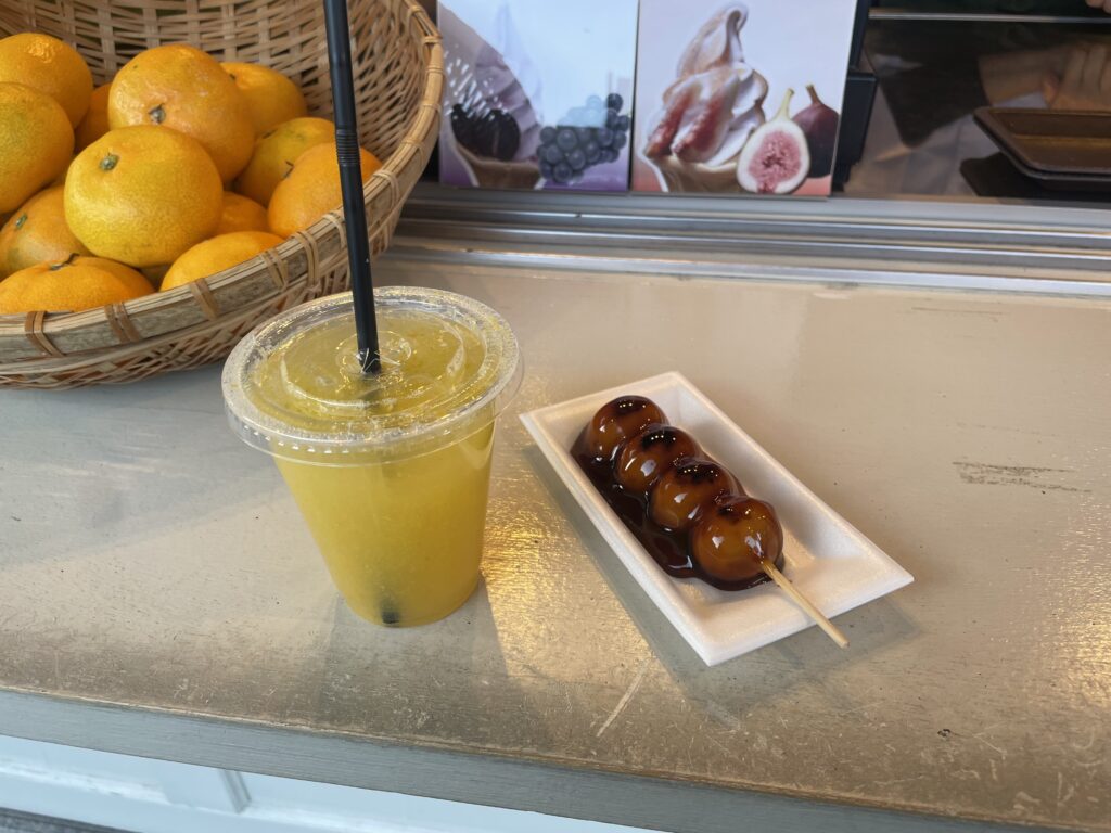 おかげ横丁　フルーツラボ　みたらし団子
