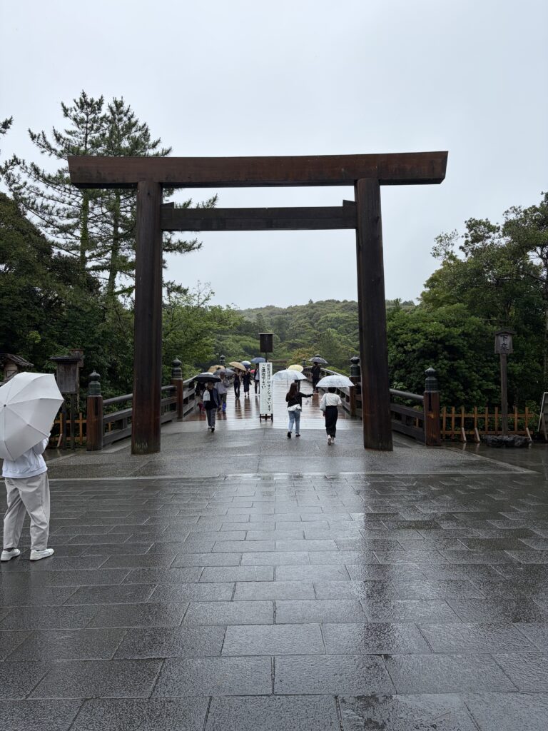 伊勢神宮内宮　雨の日参拝