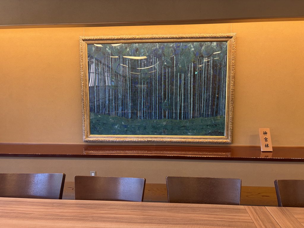 伊勢神宮内宮前岩戸屋物産店2階に飾られている日本画「神宮林」