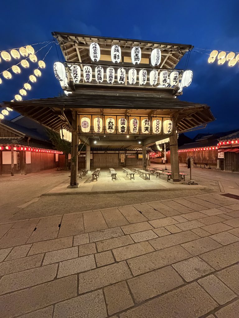 おかげ横丁のイベント神恩感謝「灯りのまつり」の様子