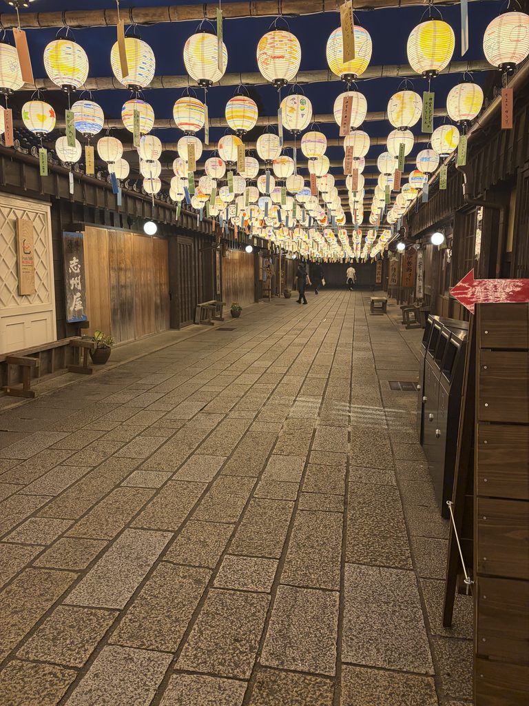 おかげ横丁のイベント神恩感謝「灯りのまつり」の様子