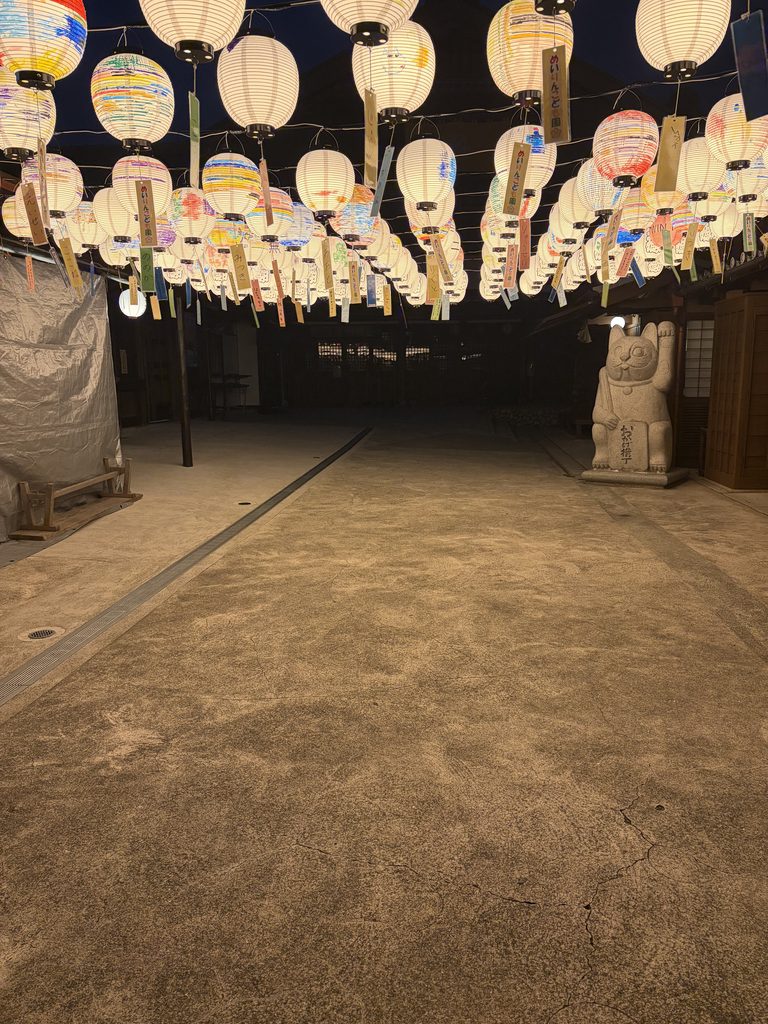 おかげ横丁のイベント神恩感謝「灯りのまつり」の様子と招き猫